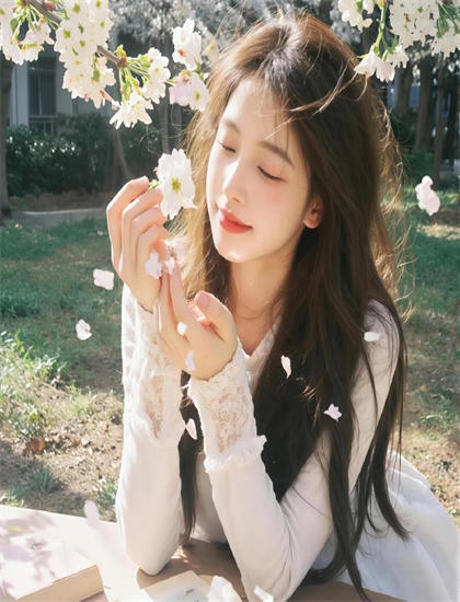 表演艺术解析：可惜明年花更好的转折的戏剧性设计与情节推进 揭示人性的复杂与美好